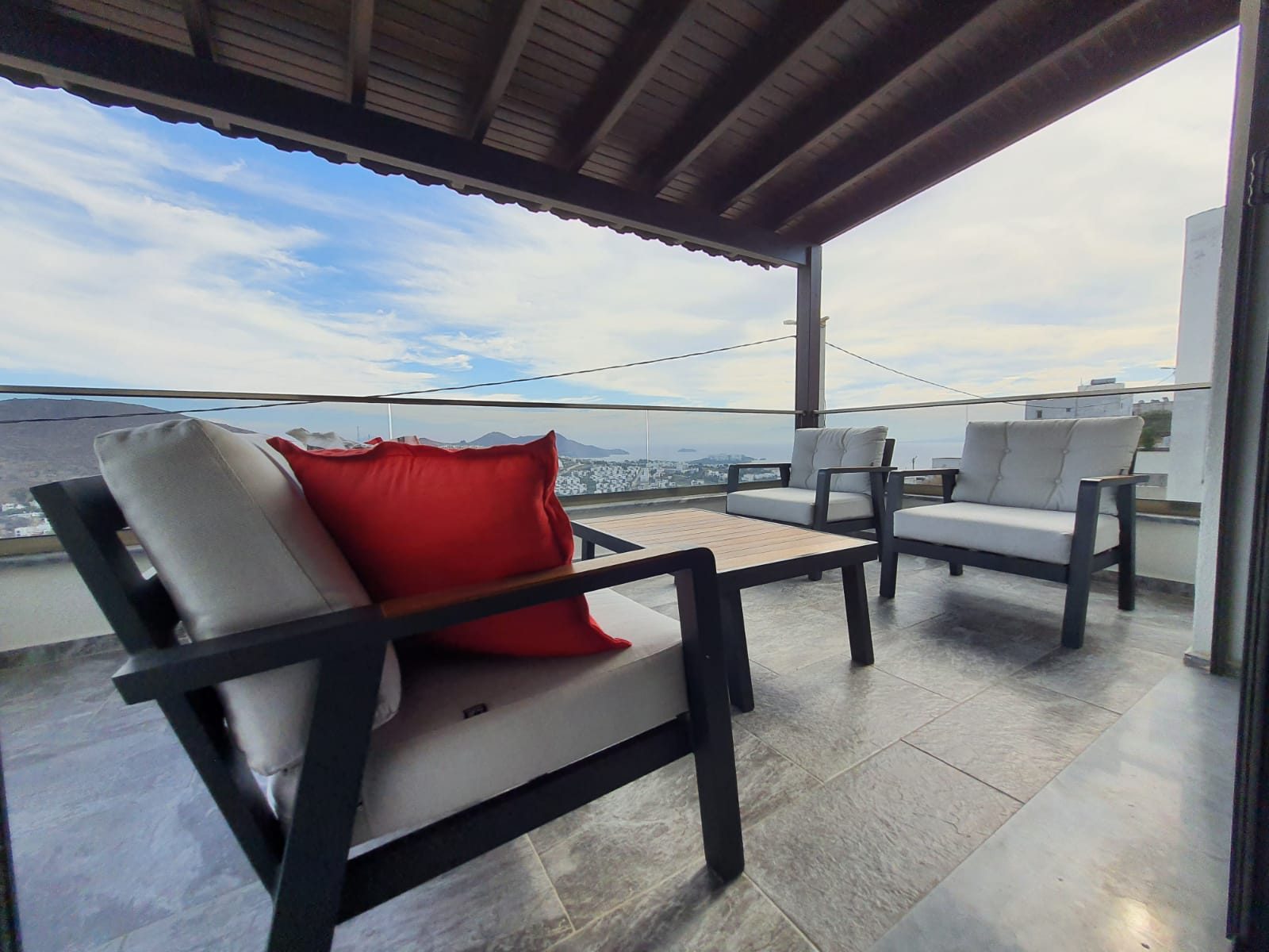 250m² private garden and terrace